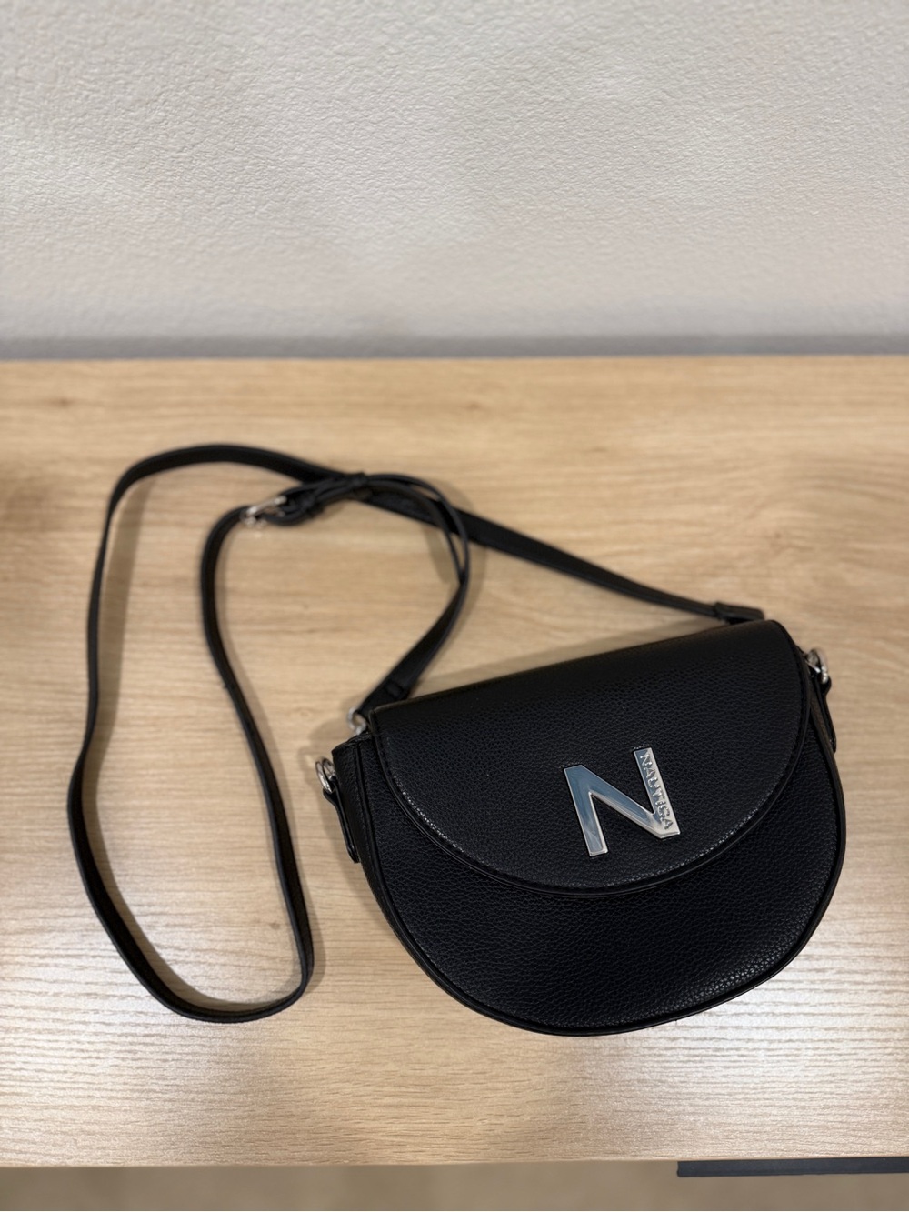 Women’s black Nautica shoulder bag